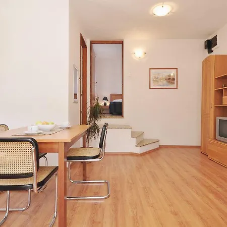 Apartment Margaret-2 アパート *
